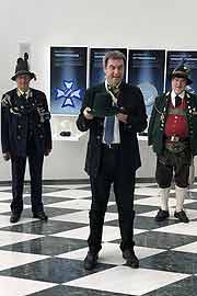 Verleihung der Ehrenmitgliedschaft des Bund der Bayerischen Gebirgsschützen-Kompanien an Ministerpräsident Dr. Markus Söder  (©Foto: Martin Schmitz)